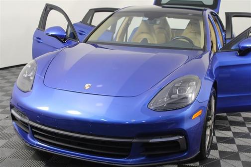 2017 Porsche Panamera 4