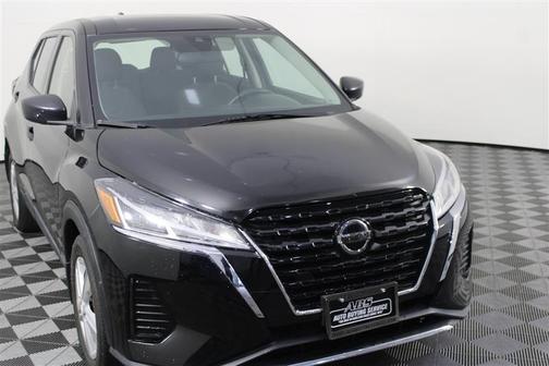 Super Black 2021 Nissan Kicks S