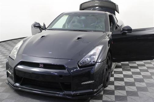 Jet Black Pearl 2014 Nissan GT-R Track Edition
