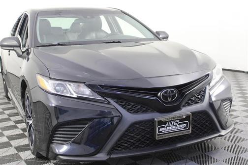 Midnight Black Metallic 2018 Toyota Camry SE
