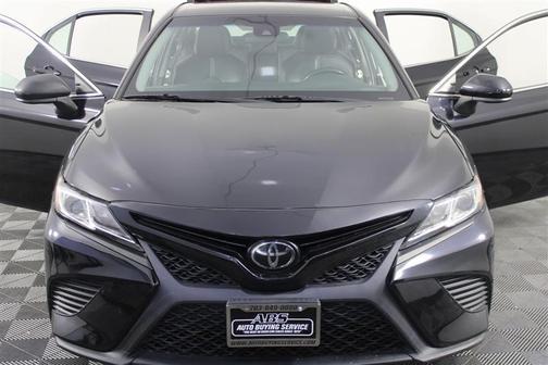 Midnight Black Metallic 2018 Toyota Camry SE