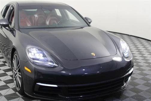 2018 Porsche Panamera 4