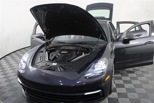 2018 Porsche Panamera 4