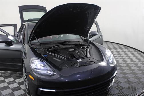 2018 Porsche Panamera 4