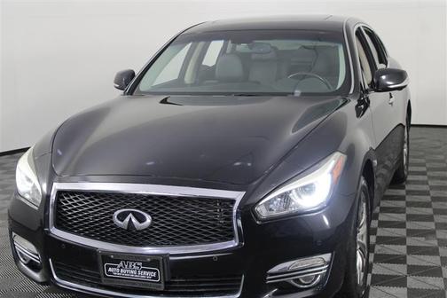 2017 INFINITI Q70 3.7X