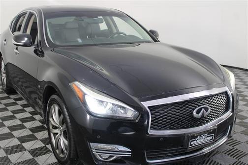2017 INFINITI Q70 3.7X