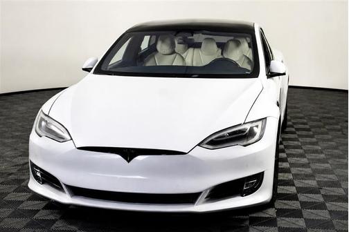 Pearl White Multi-Coat 2019 Tesla Model S
