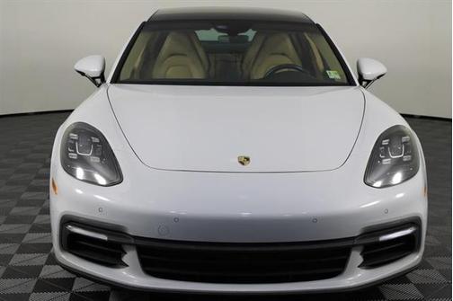 2017 Porsche Panamera 4