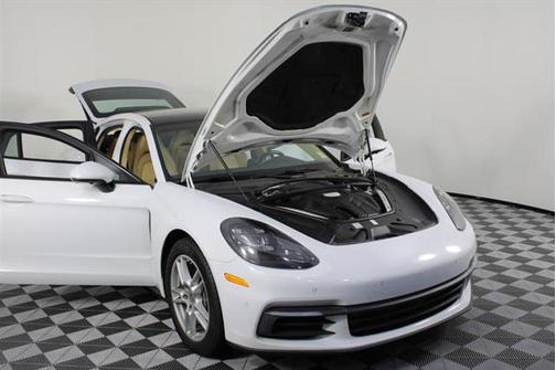 2017 Porsche Panamera 4