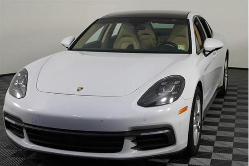 2017 Porsche Panamera 4