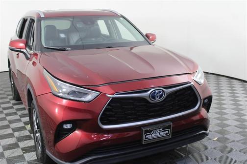 Ruby Flare Pearl 2024 Toyota Highlander XLE