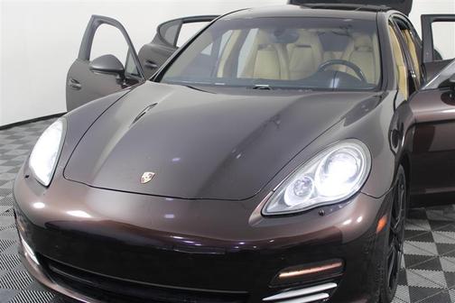 2013 Porsche Panamera 4 Platinum Edition