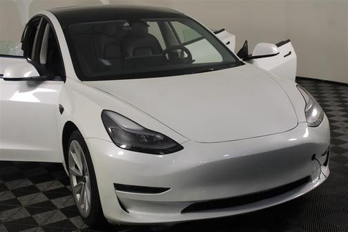 Pearl White Multi-Coat 2023 Tesla Model 3 Standard Range