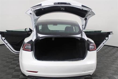 Pearl White Multi-Coat 2023 Tesla Model 3 Standard Range