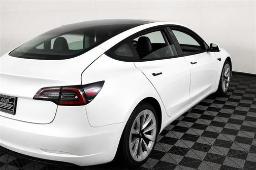 Pearl White Multi-Coat 2023 Tesla Model 3 Standard Range