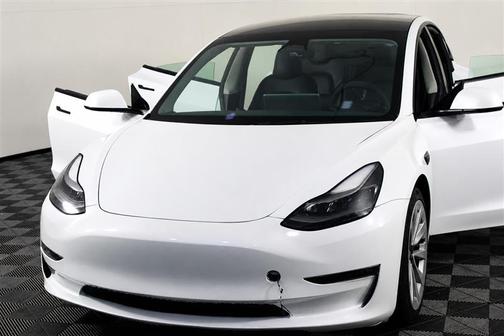 Pearl White Multi-Coat 2023 Tesla Model 3 Standard Range