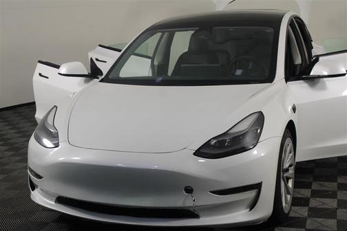 Pearl White Multi-Coat 2023 Tesla Model 3 Standard Range