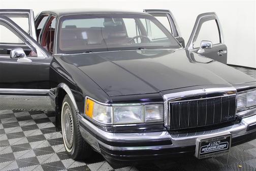Black 1990 Lincoln Town Car