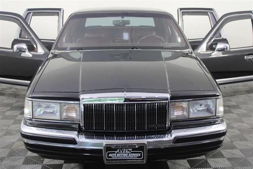 Black 1990 Lincoln Town Car