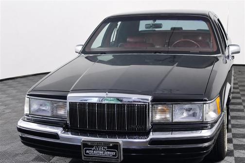 Black 1990 Lincoln Town Car