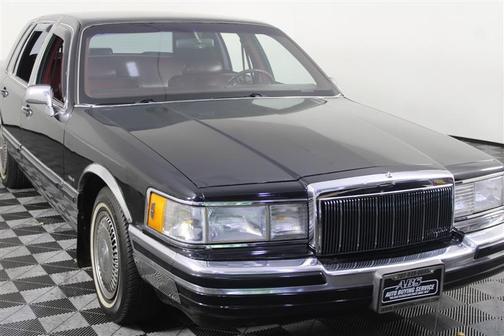 Black 1990 Lincoln Town Car