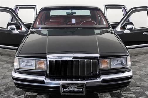 Black 1990 Lincoln Town Car