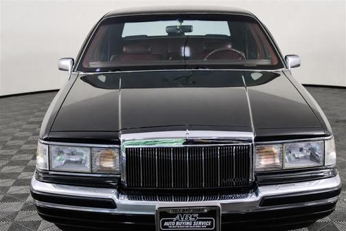 Black 1990 Lincoln Town Car