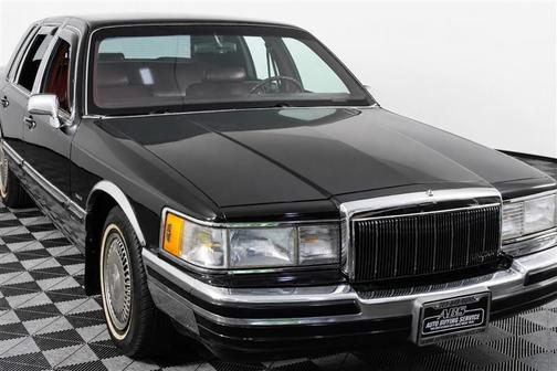 Black 1990 Lincoln Town Car
