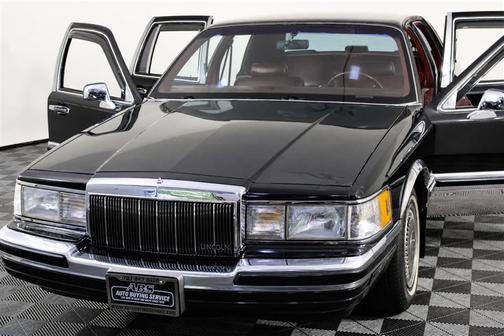 Black 1990 Lincoln Town Car