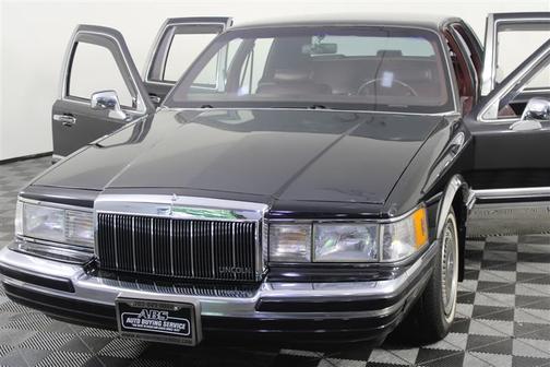 Black 1990 Lincoln Town Car