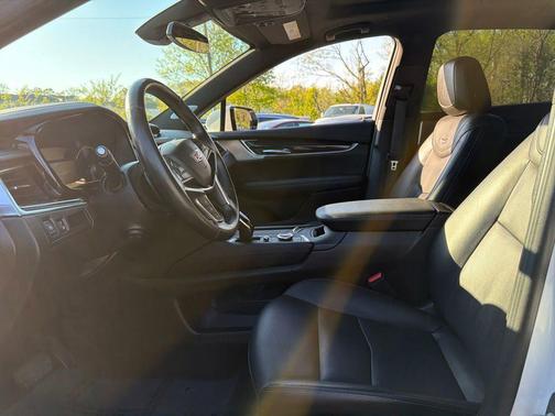 Crystal White Tricoat 2023 Cadillac XT5 Premium Luxury