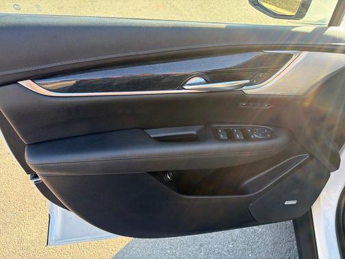 Crystal White Tricoat 2023 Cadillac XT5 Premium Luxury