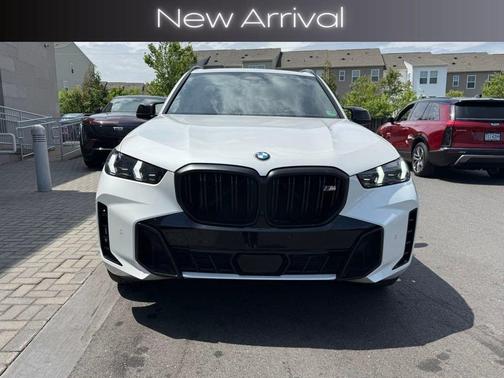 Mineral White Metallic 2024 BMW X5 M60i