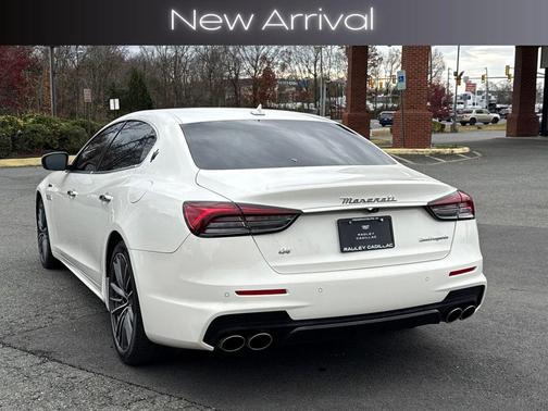 2022 Maserati Quattroporte Modena Q4