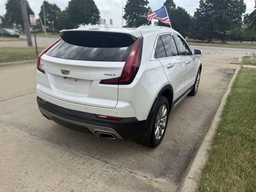 Crystal White Tricoat 2022 Cadillac XT4 Premium Luxury