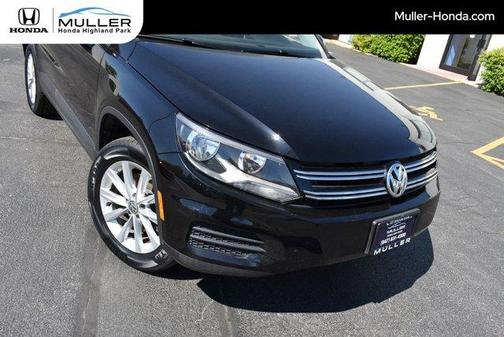 Deep Black Pearl Effect 2017 Volkswagen Tiguan Limited 2.0T S