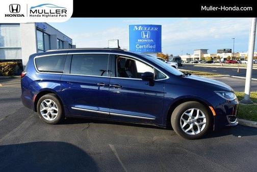 2017 Chrysler Pacifica Touring-L