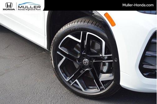 2025 Volkswagen Tiguan 2.0T SEL R-Line