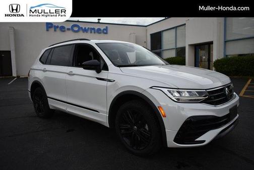 Oryx White Pearl Effect 2022 Volkswagen Tiguan 2.0T SE R-Line Black