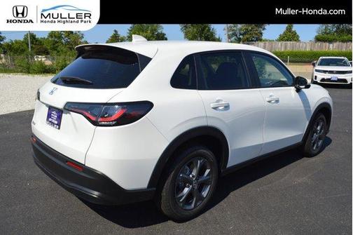 Platinum White Pearl 2026 Honda HR-V LX