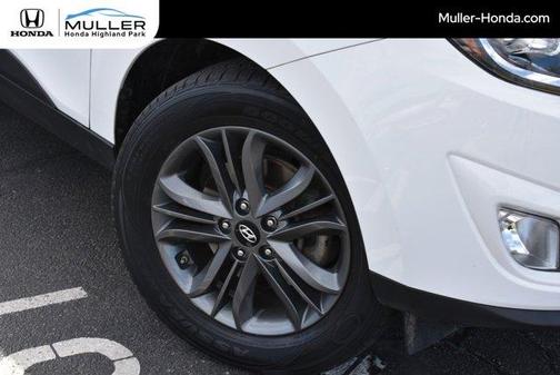 Winter White 2015 Hyundai TUCSON SE