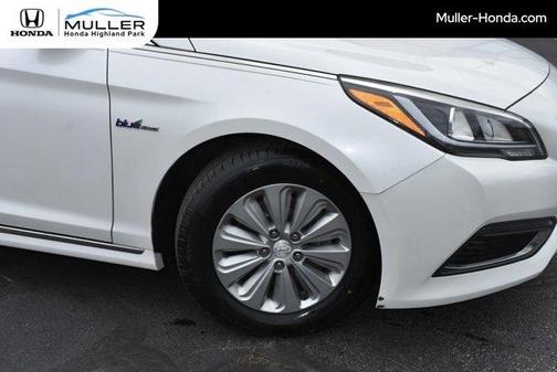 Diamond White Pearl 2016 Hyundai SONATA Hybrid SE