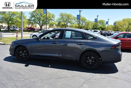 Meteorite Gray Metallic 2025 Honda Accord SE