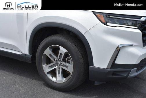 Platinum White Pearl 2023 Honda Pilot EX-L 7-Passenger