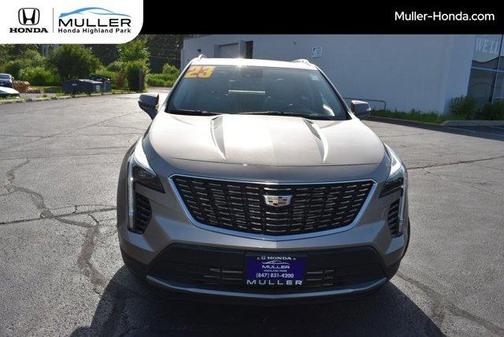 Latte 2023 Cadillac XT4 Premium Luxury