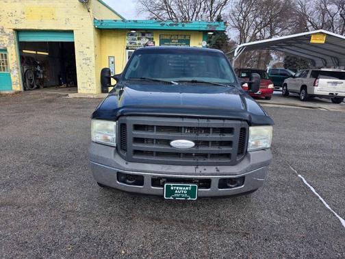 2005 Ford F-350 XL Crew Cab