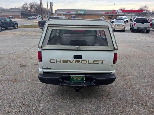 1999 Chevrolet S-10 Base