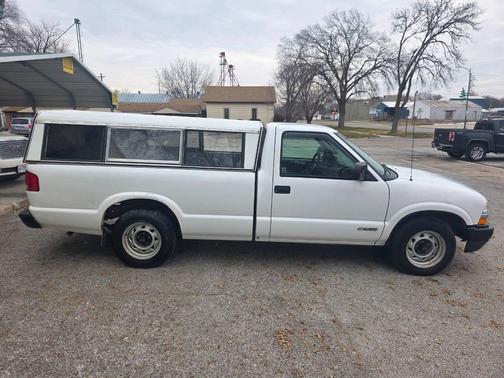 1999 Chevrolet S-10 Base