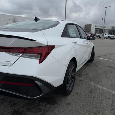 2025 Hyundai ELANTRA HEV SEL Sport