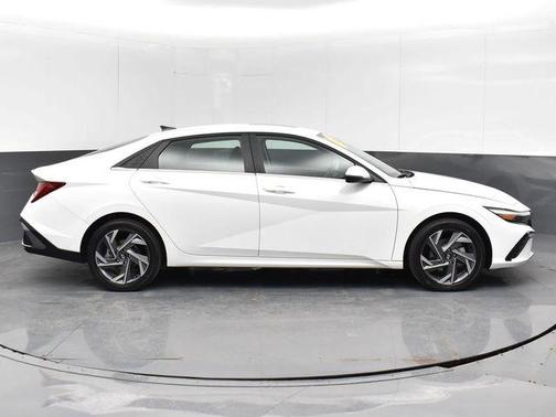 2025 Hyundai ELANTRA HEV Limited